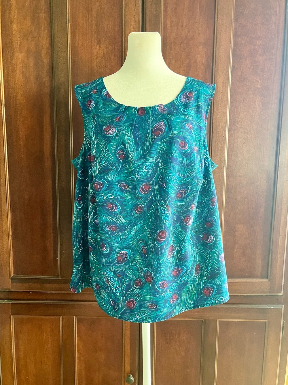 Talbots Sleeveless Peacock Feather Print Tank Top w/Pleated Front. Teal & Purple